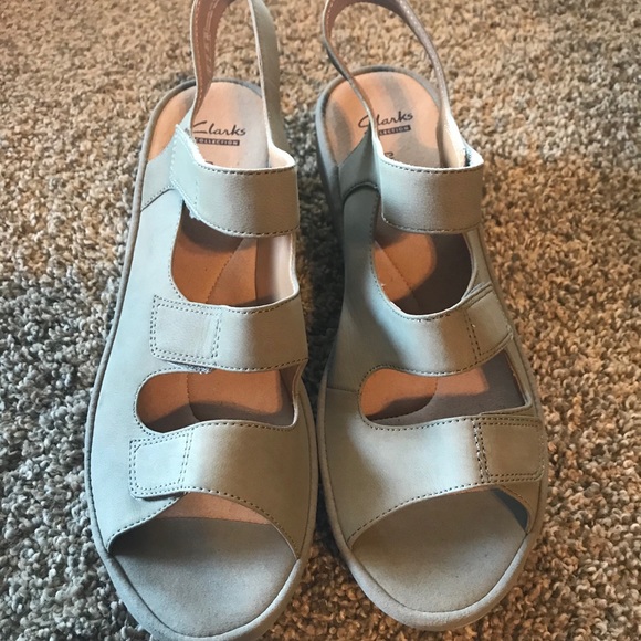 Clarks Collection Soft Cushion Light Grey Sandal - Picture 6 of 8